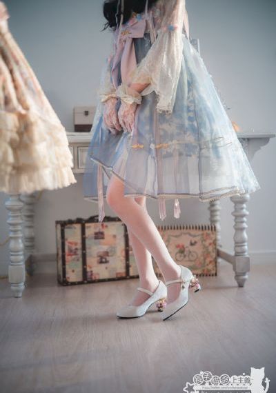 年轻的老师hd